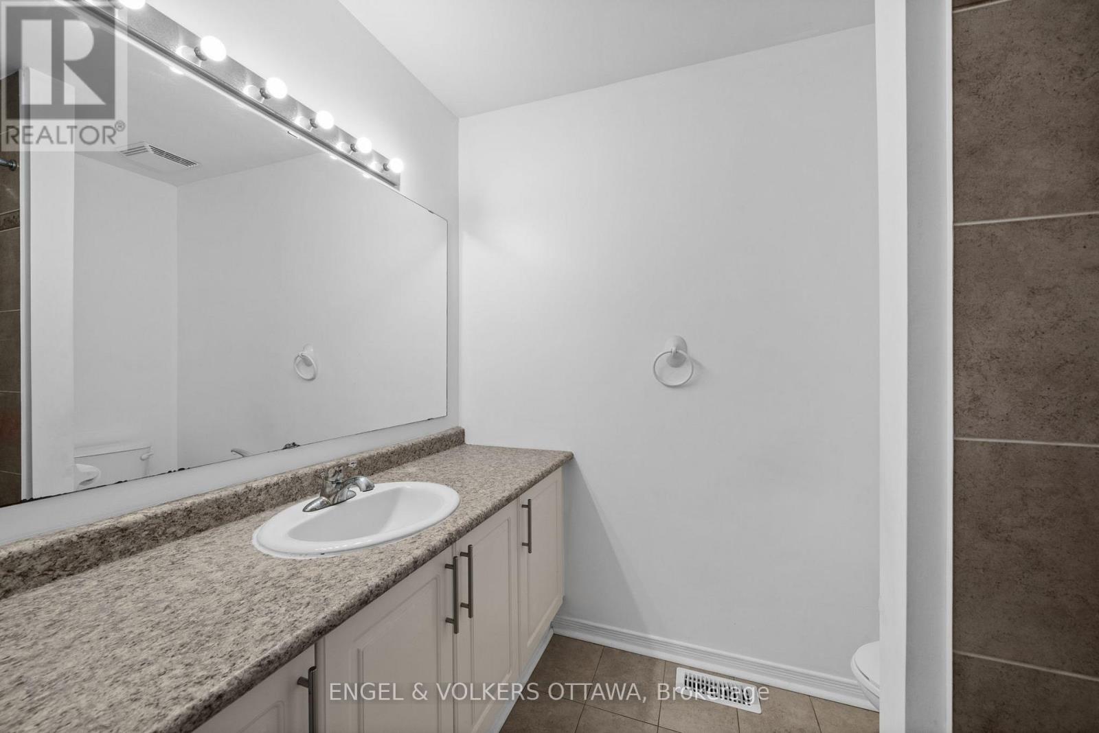 212 MACOUN CIRCLE — photo 21 of 25