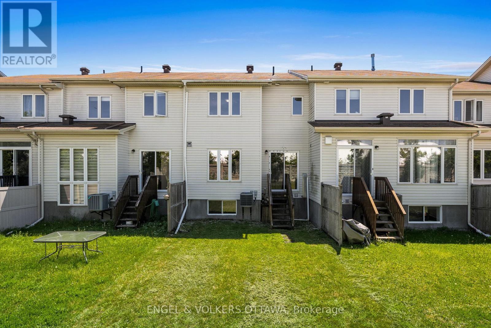 212 MACOUN CIRCLE — photo 25 of 25