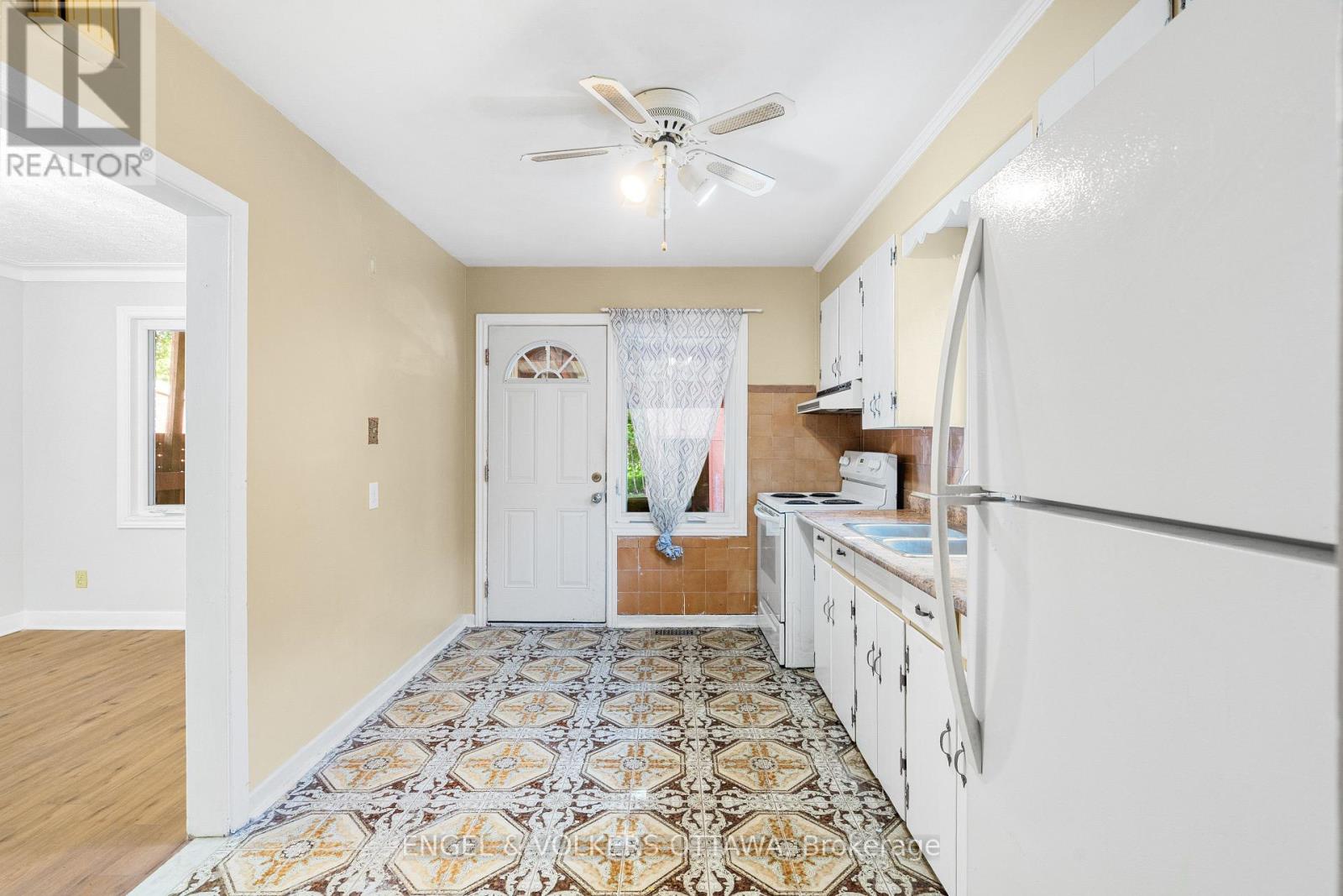 3 Bed, 2 Bath House for Rent in Ottawa – 1402 KILBORN AVENUE, Ottawa – MLS# X13437940 - Image 12