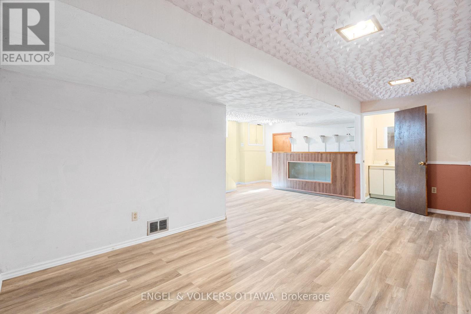 3 Bed, 2 Bath House for Rent in Ottawa – 1402 KILBORN AVENUE, Ottawa – MLS# X13437940 - Image 28