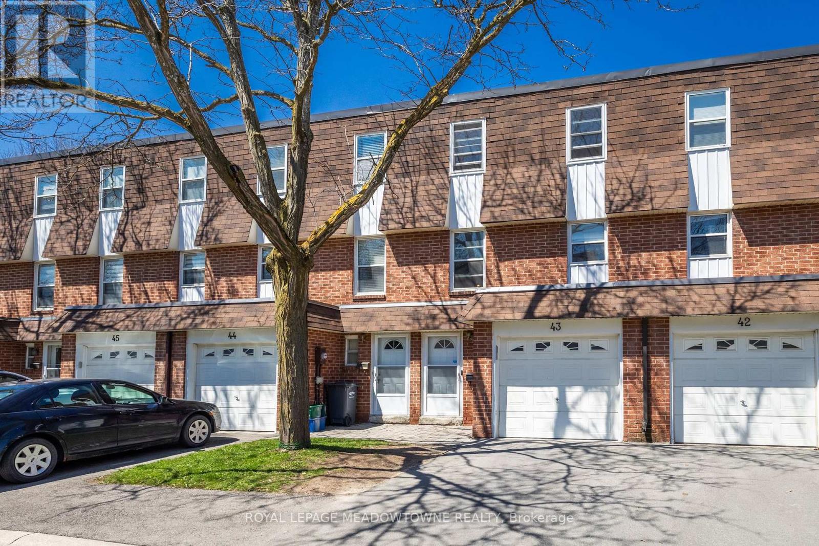 #43 235 BRONTE STREET - 1