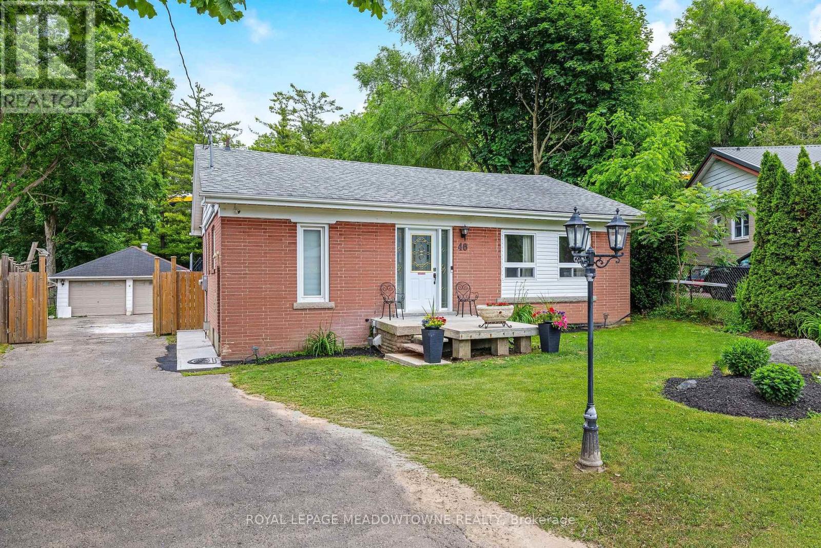 46 HEWSON CRESCENT - 1