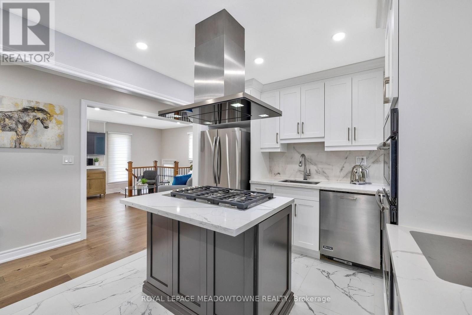 46 HEWSON CRESCENT - 12