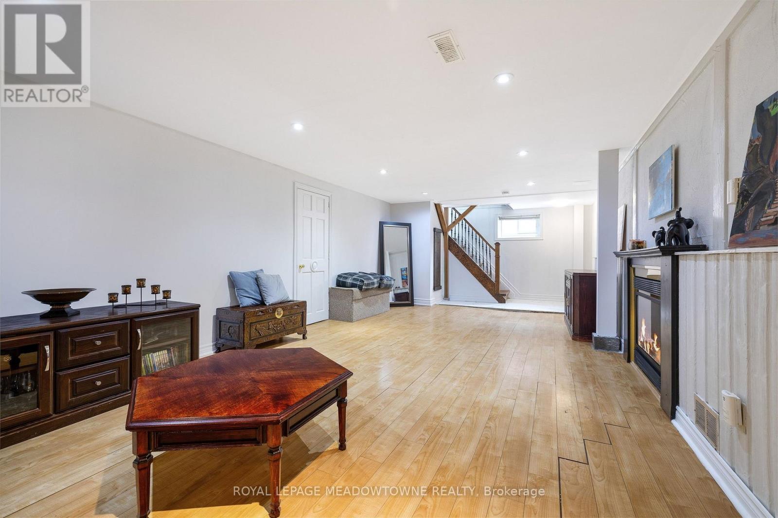 46 HEWSON CRESCENT - 27