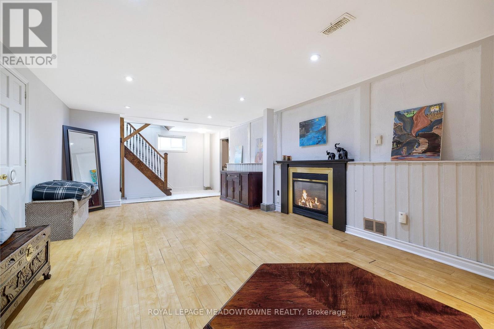 46 HEWSON CRESCENT - 28