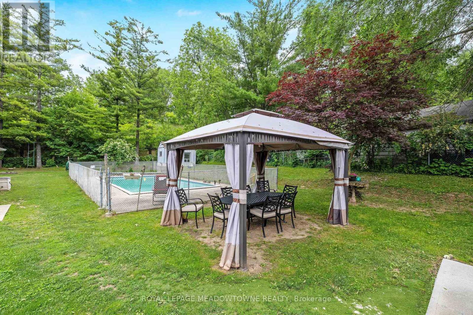 46 HEWSON CRESCENT - 37