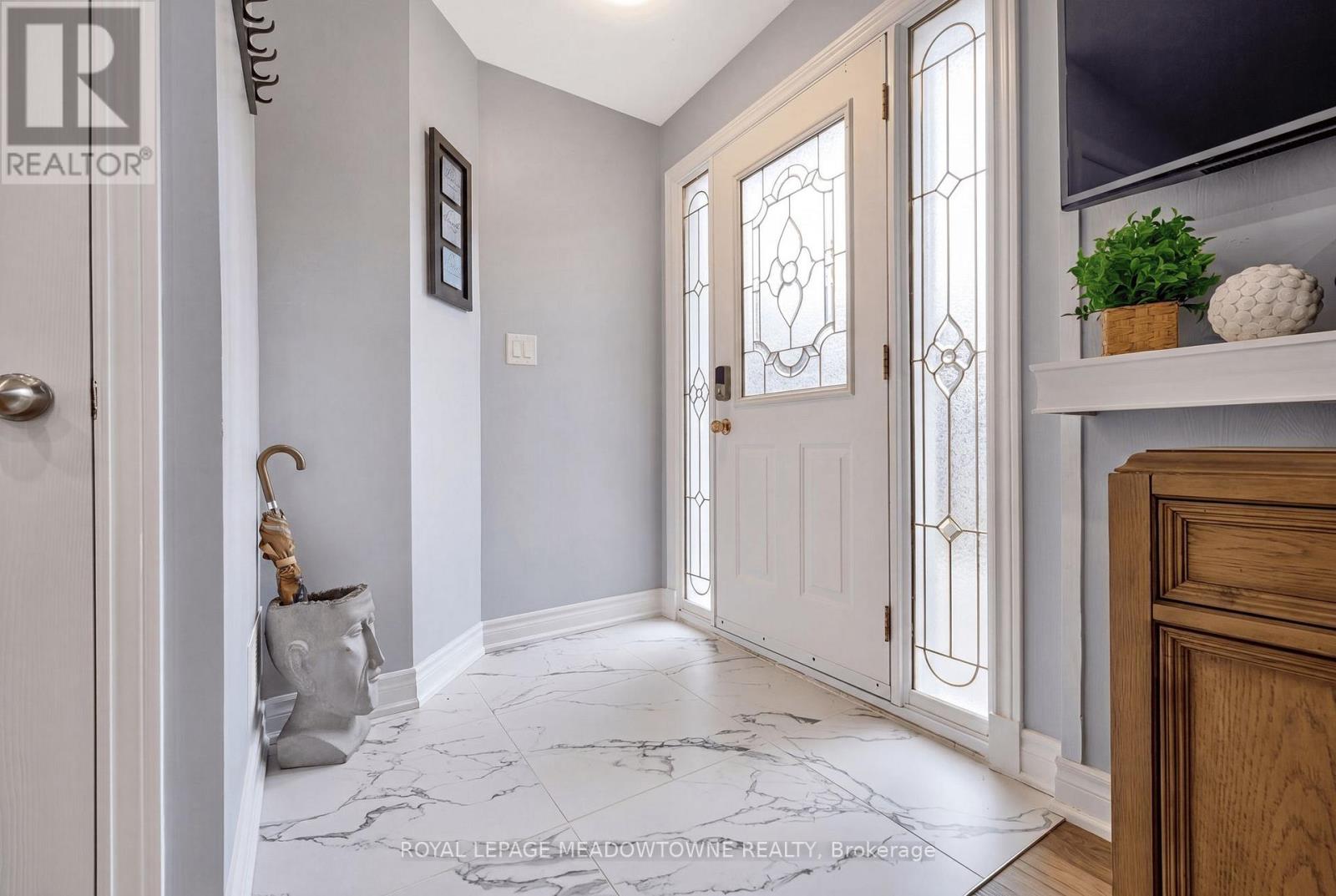 46 HEWSON CRESCENT - 4