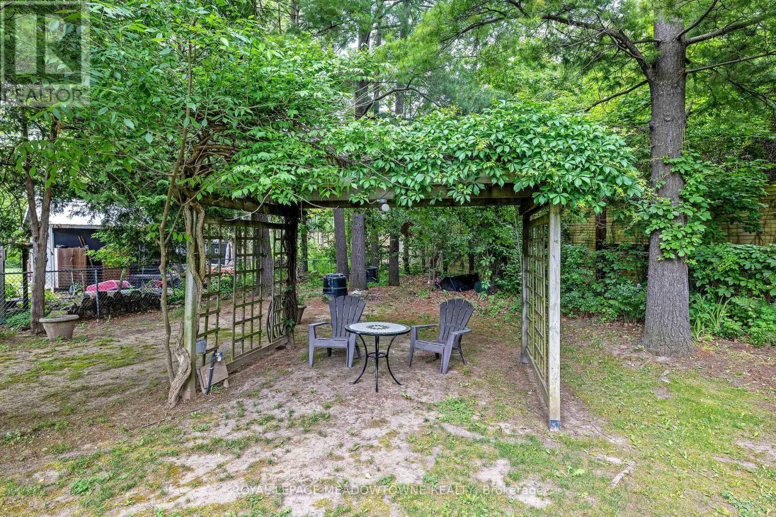46 HEWSON CRESCENT - 41