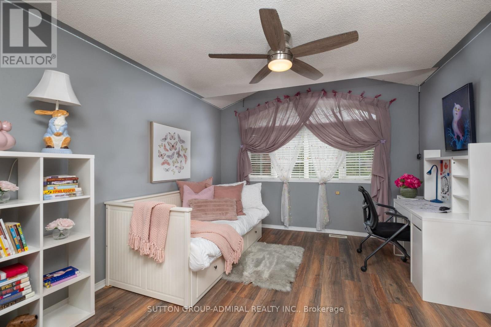43 CRESTRIDGE DRIVE - 27
