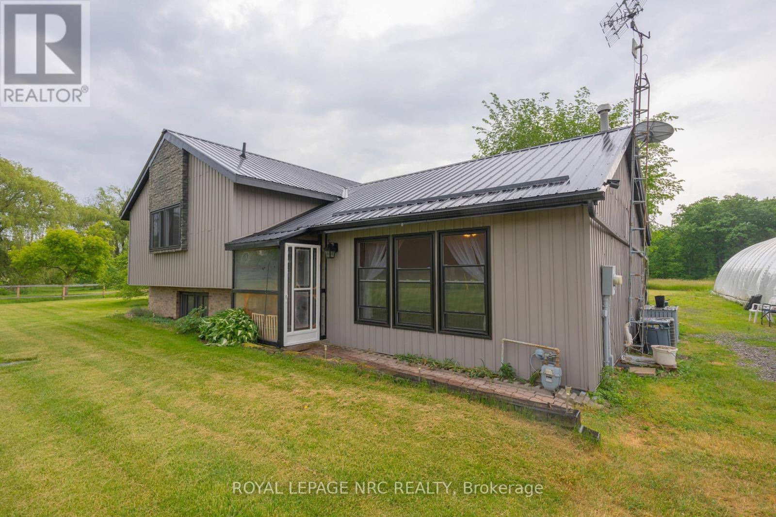 8010 SILVER STREET - 5