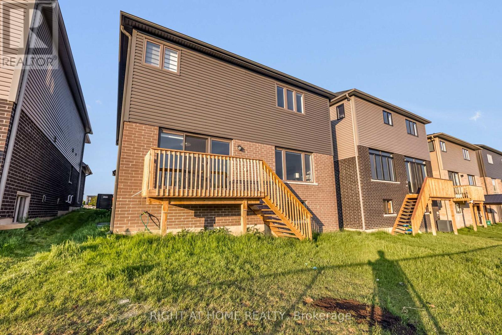 4-bedroom home for sale at 330 GILLESPIE DRIVE, Brantford ON · photo 27 of 49