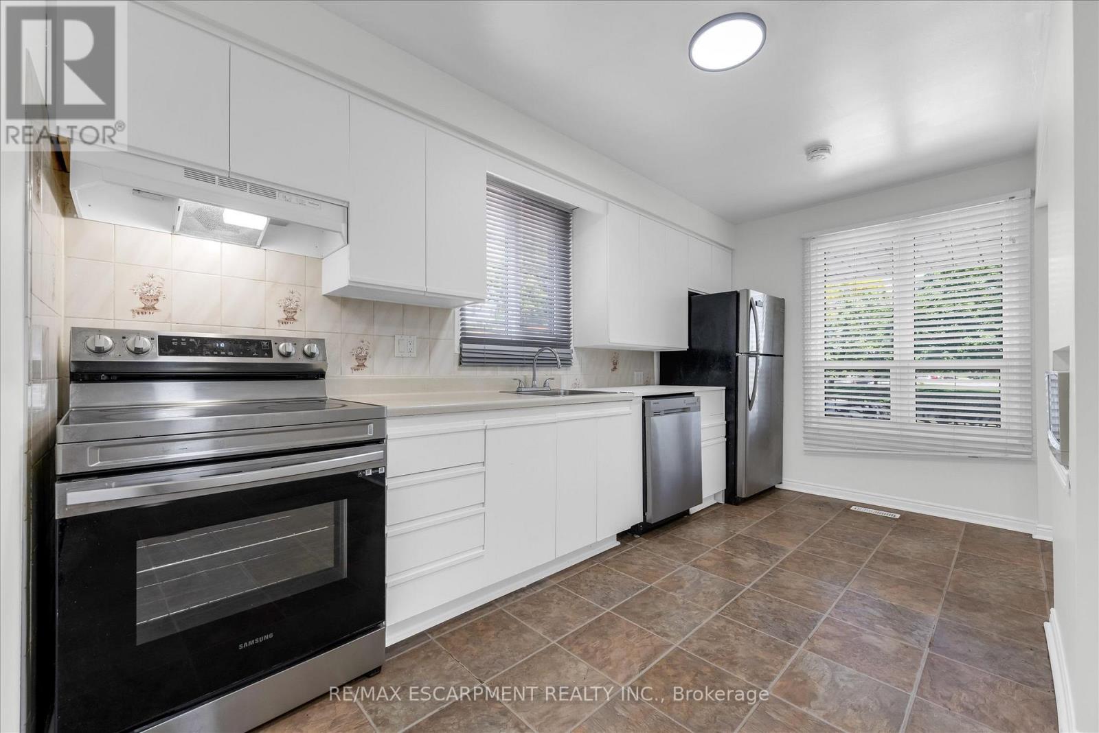 261 LIMERIDGE ROAD W - 10
