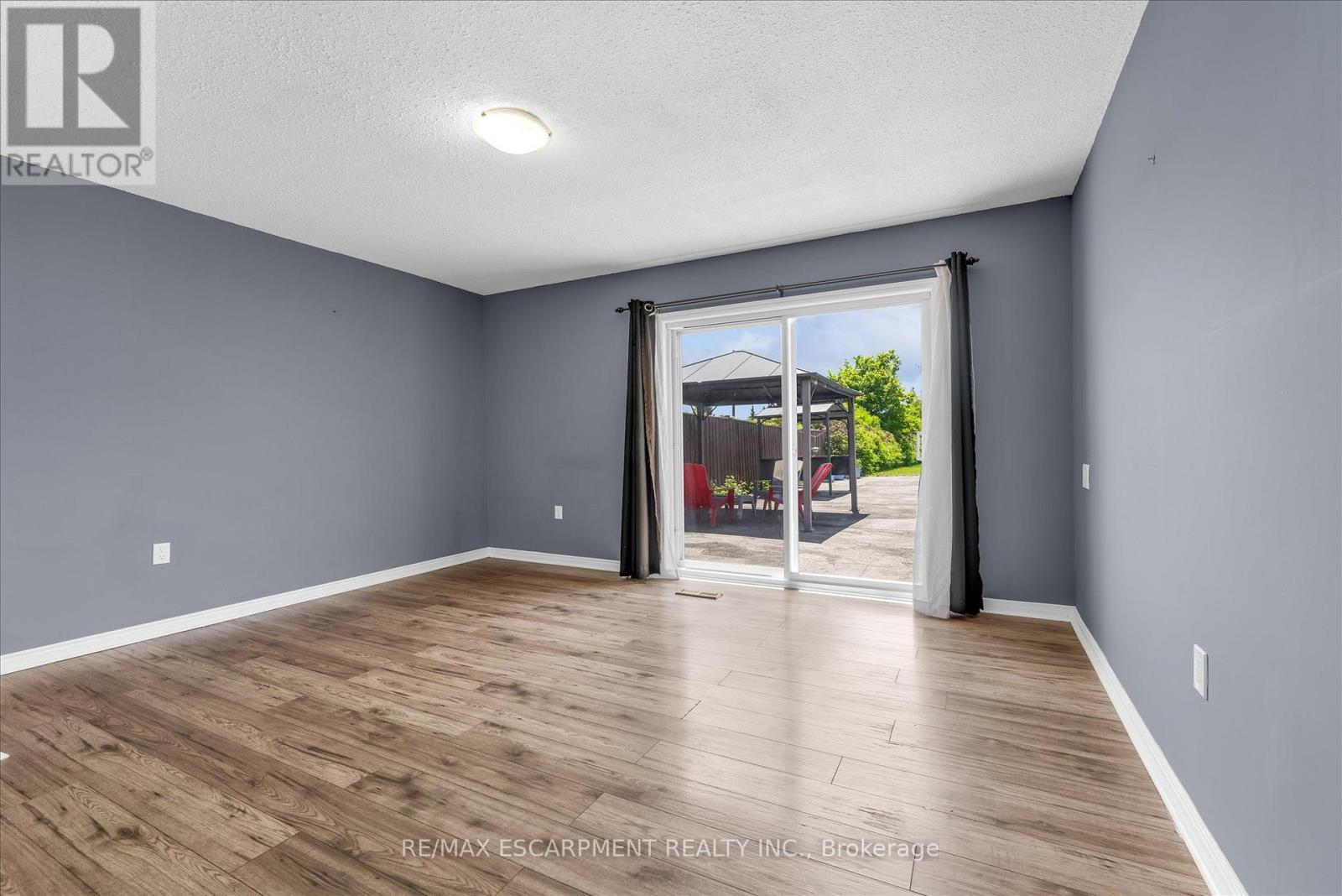 261 LIMERIDGE ROAD W - 13