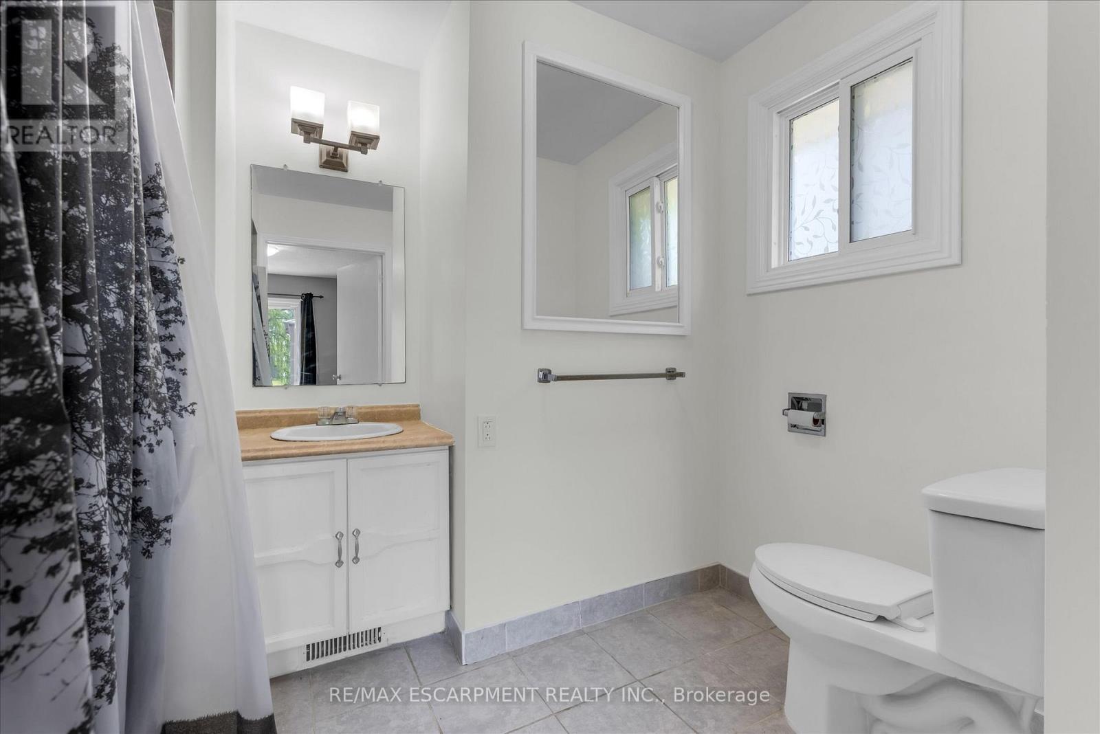 261 LIMERIDGE ROAD W - 15