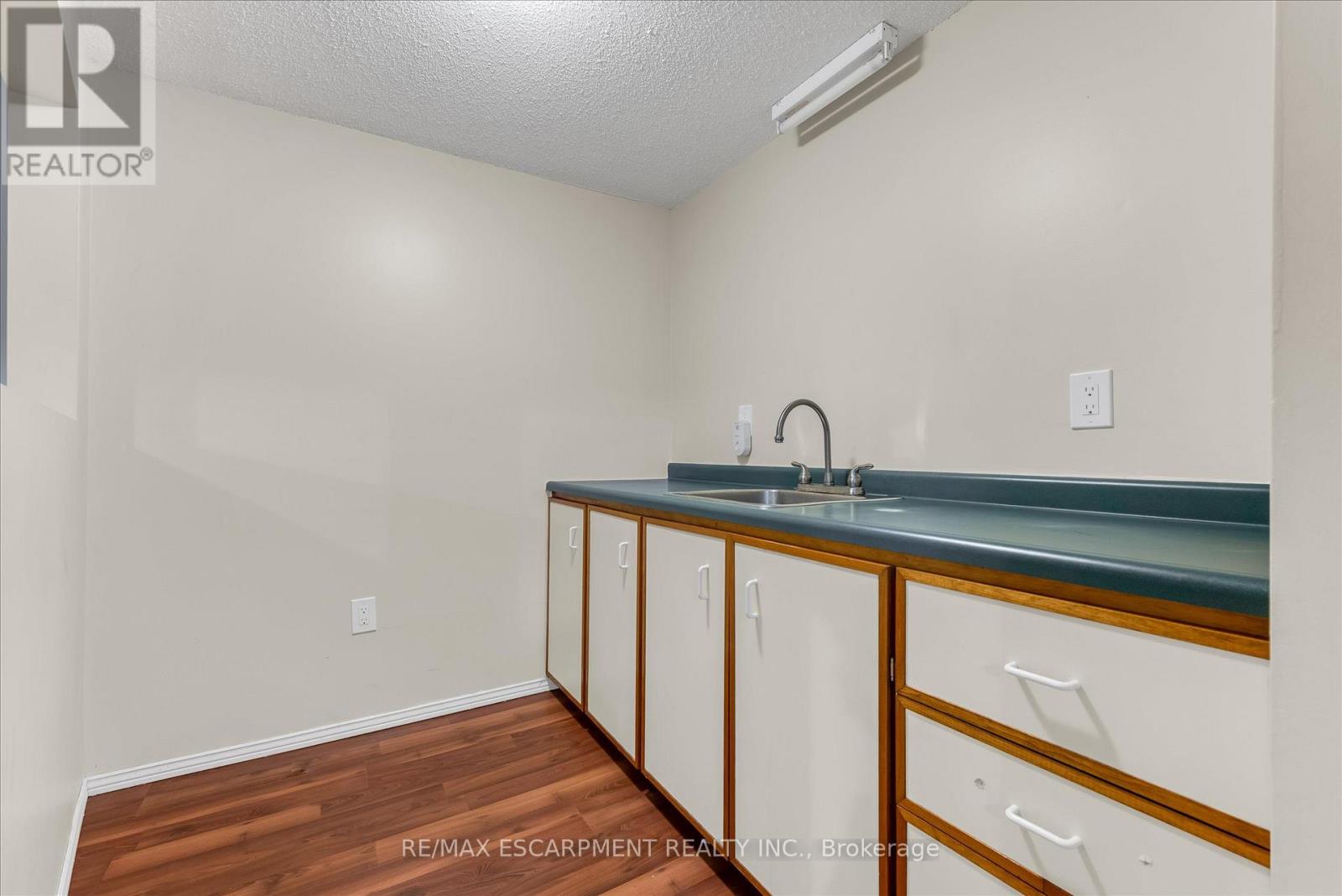 261 LIMERIDGE ROAD W - 22