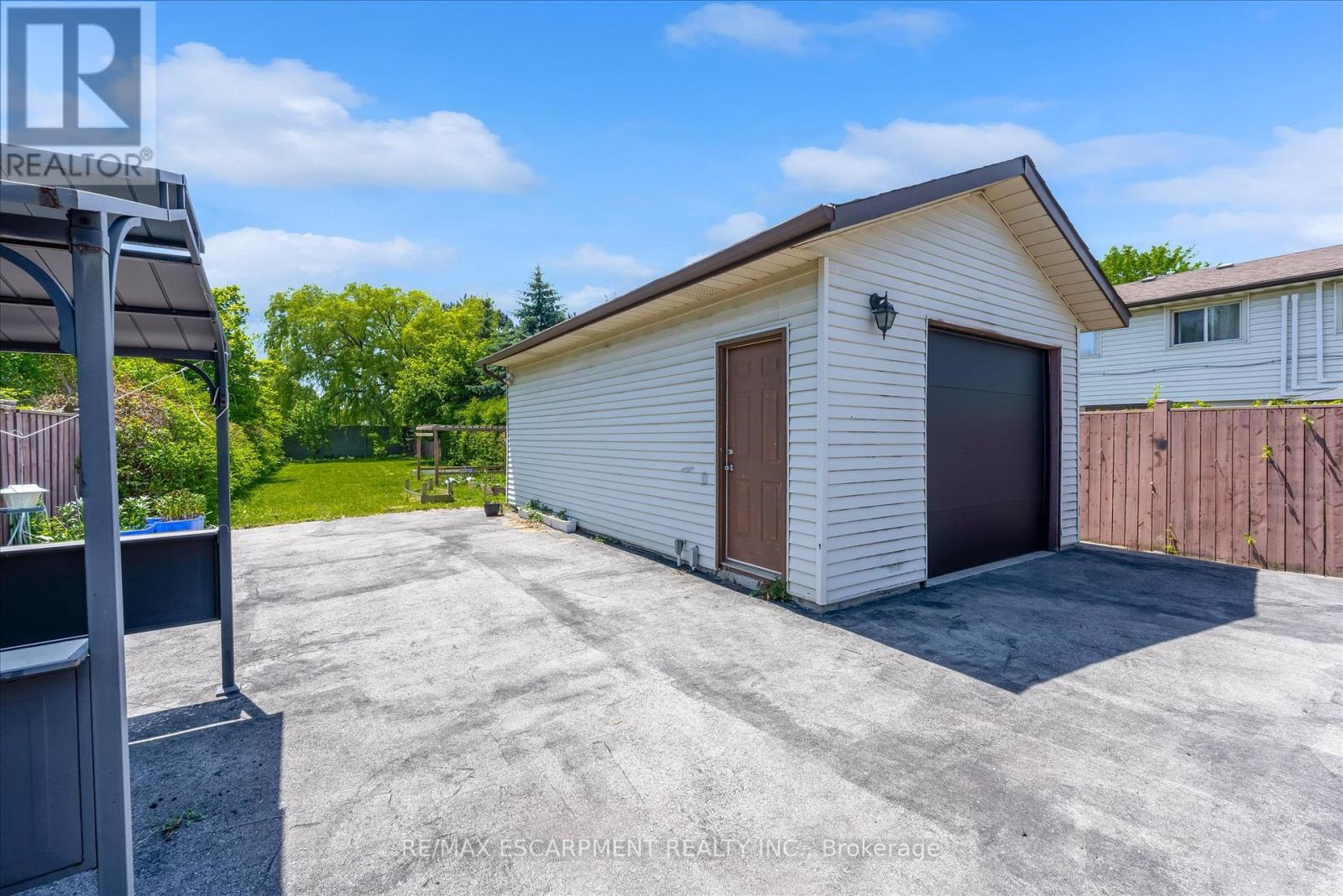 261 LIMERIDGE ROAD W - 30