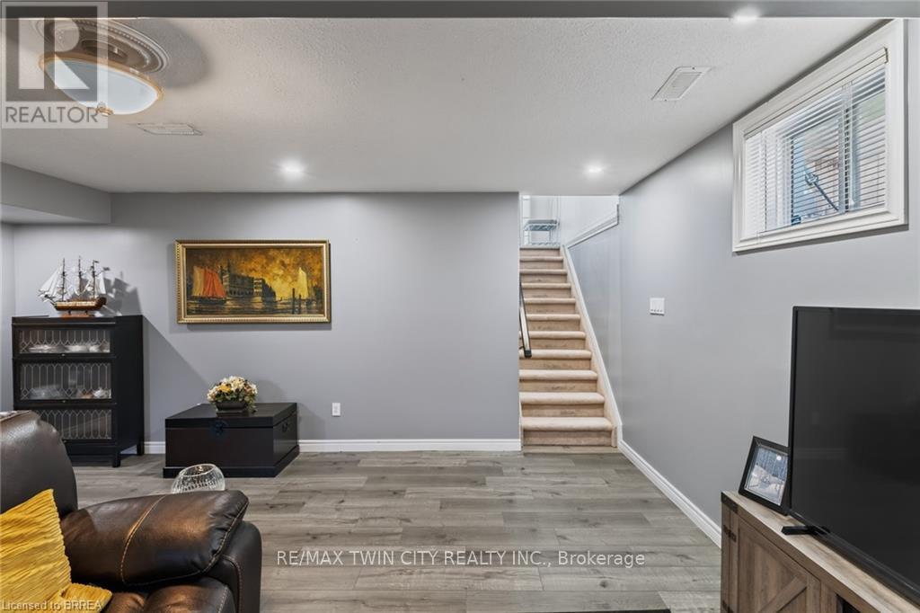 3-bedroom home for sale at 62 VARLEY CRESCENT, Brantford ON · photo 38 of 50