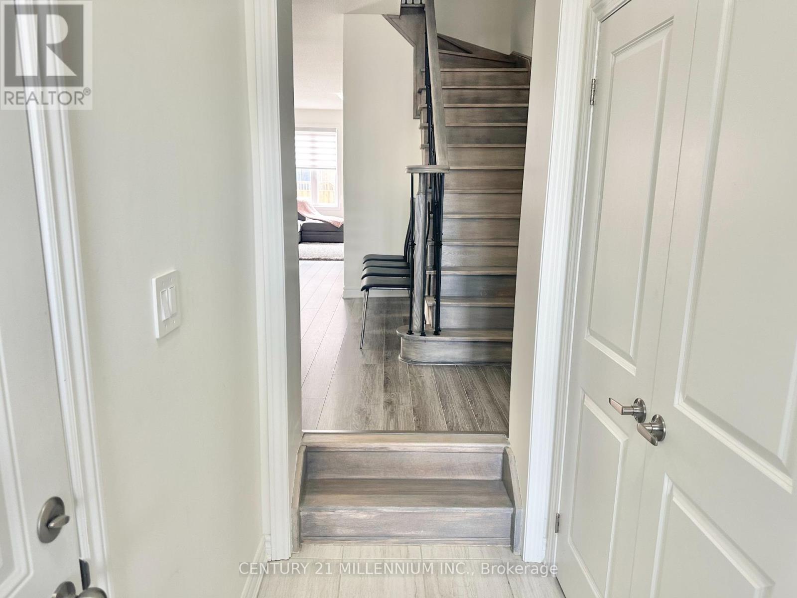 3-bedroom home for sale at 25 HARWOOD STREET, Tillsonburg ON · photo 4 of 30