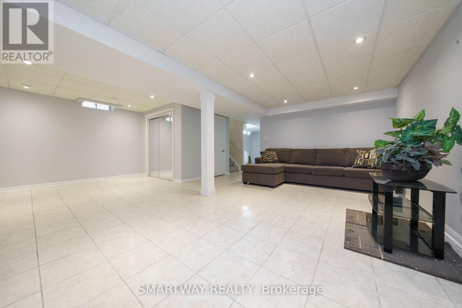 42 PEACHWOOD CRESCENT - 41
