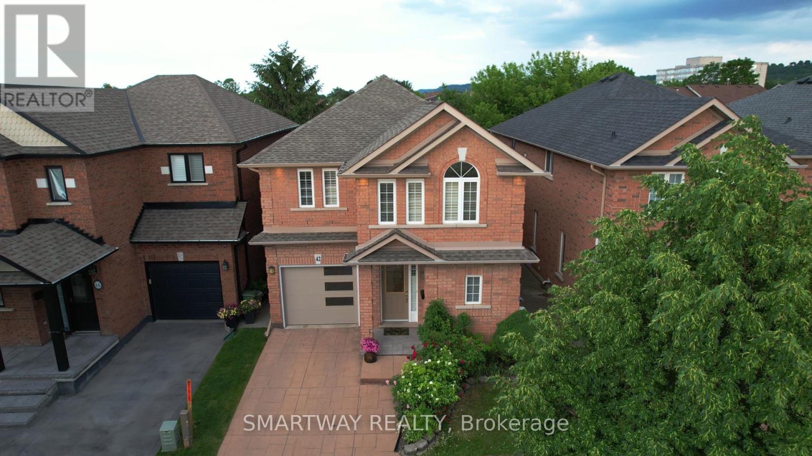 42 PEACHWOOD CRESCENT - 2