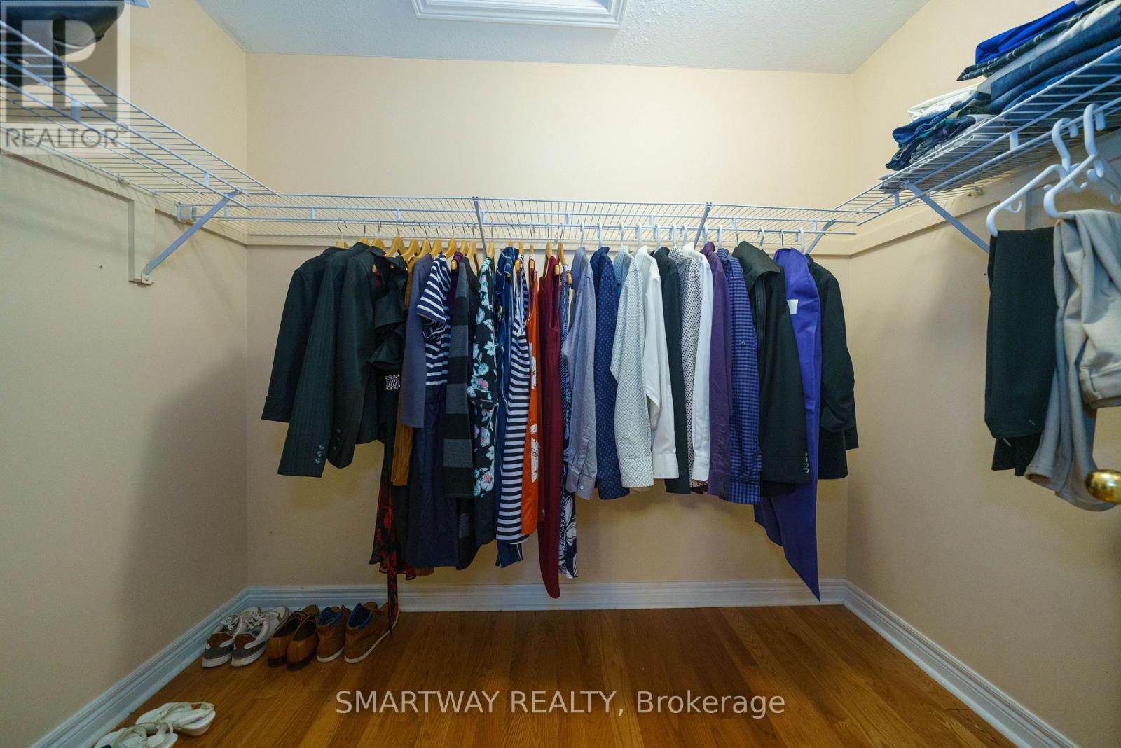 42 PEACHWOOD CRESCENT - 32