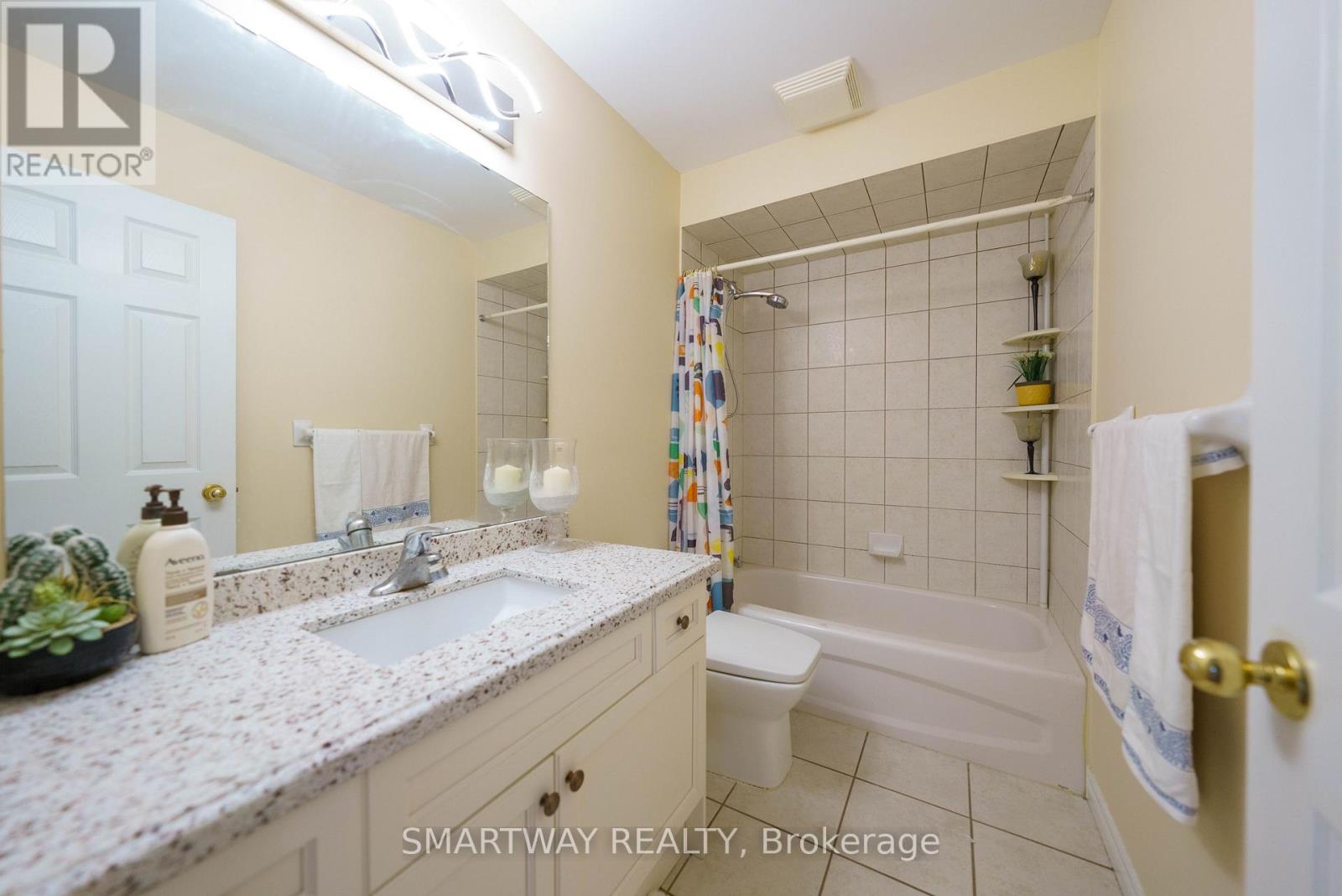 42 PEACHWOOD CRESCENT - 40