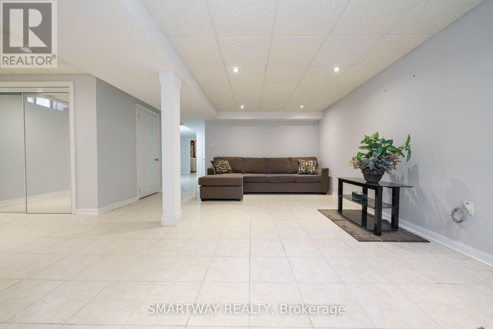 42 PEACHWOOD CRESCENT - 42