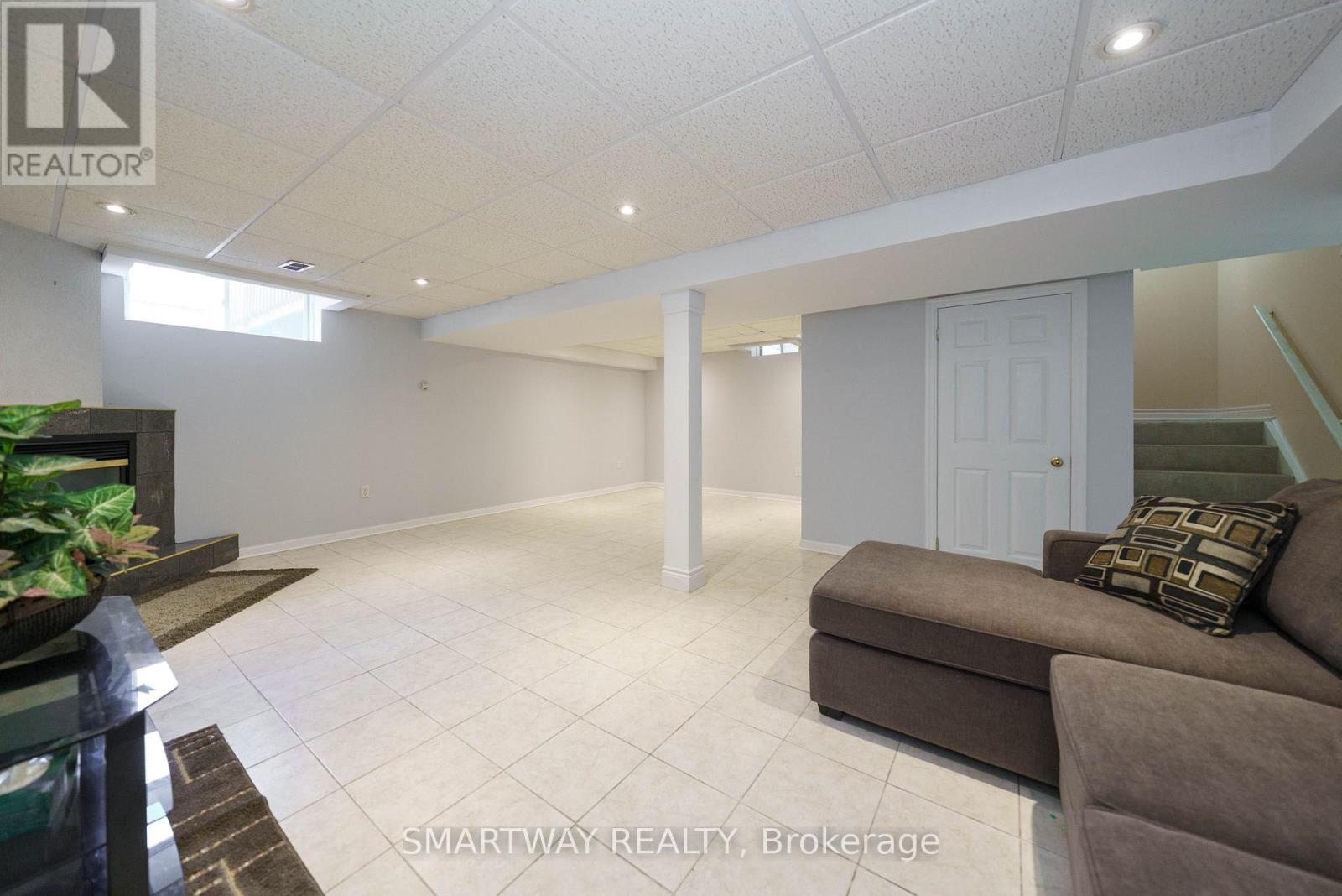 42 PEACHWOOD CRESCENT - 43