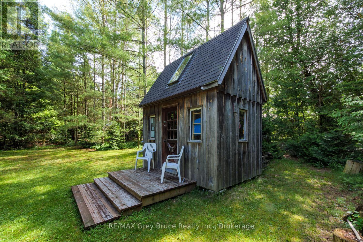 11 ELDRIDGE AVENUE - 28