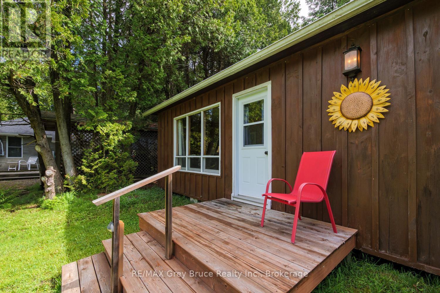 11 ELDRIDGE AVENUE - 46