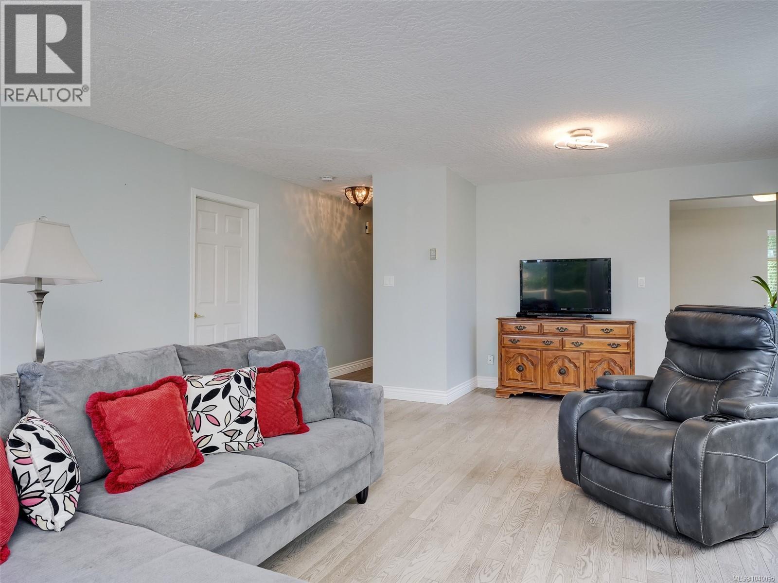 #35 909 Admirals Rd - 11