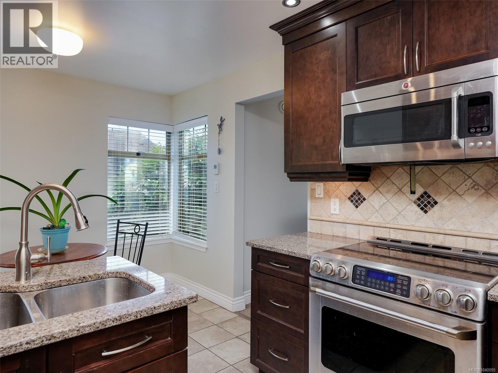 35 909 Admirals Road, Esquimalt