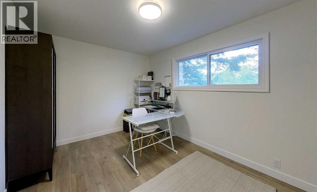 5105 13 Avenue — photo 37