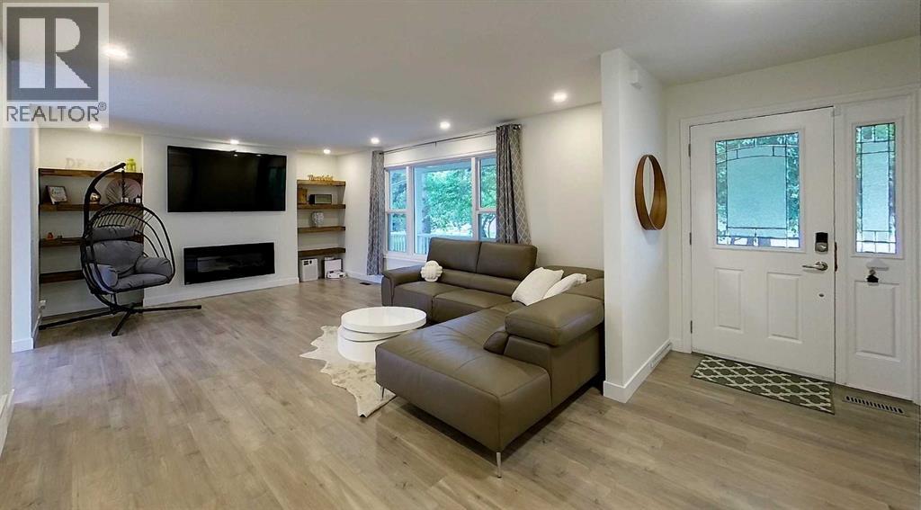 5105 13 Avenue — photo 20
