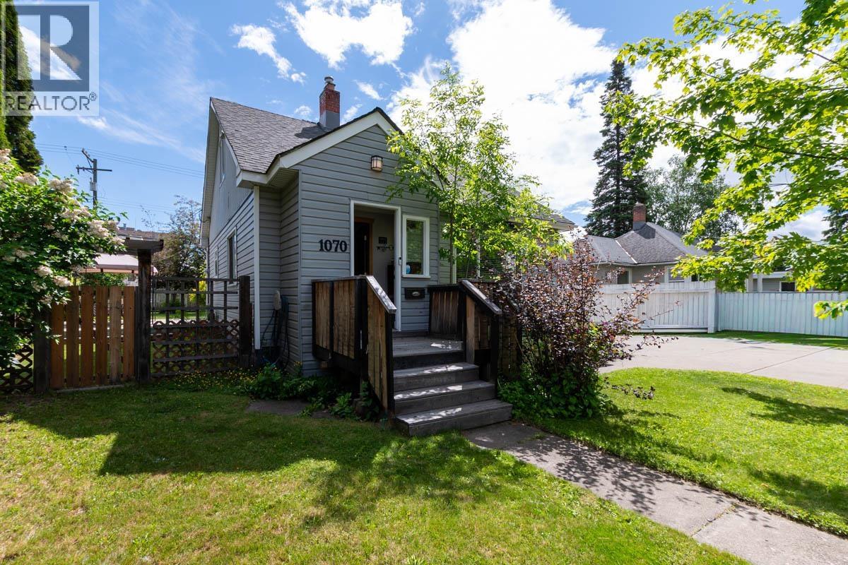 Living room of 1070 BURDEN STREET · Prince George, BC