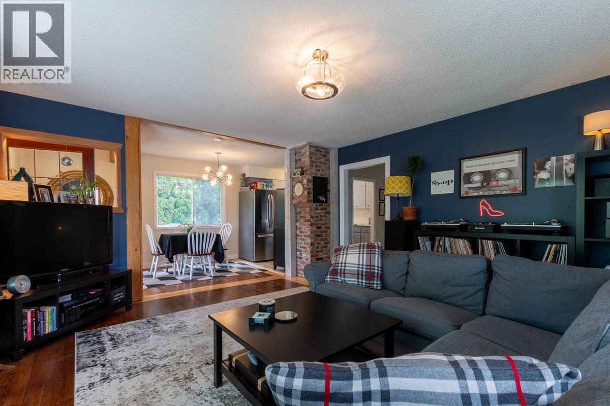 Photo 12 of 31 — 1070 BURDEN STREET · Prince George, BC