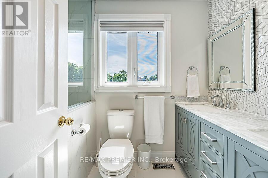 2 GRACE CRESCENT - 33