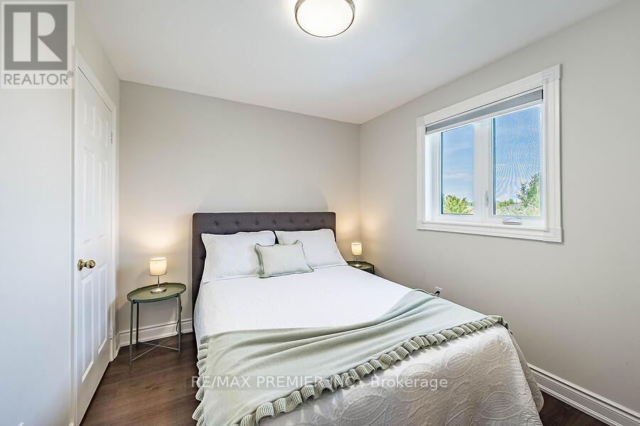 2 GRACE CRESCENT - 32
