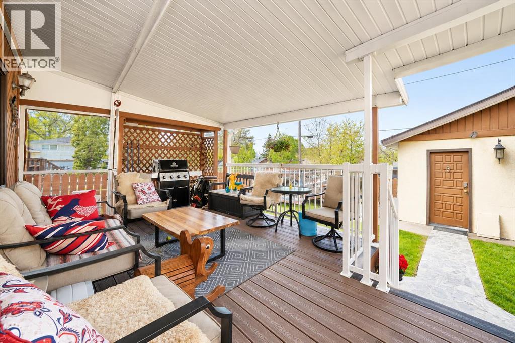68 10 Street SW — photo 32