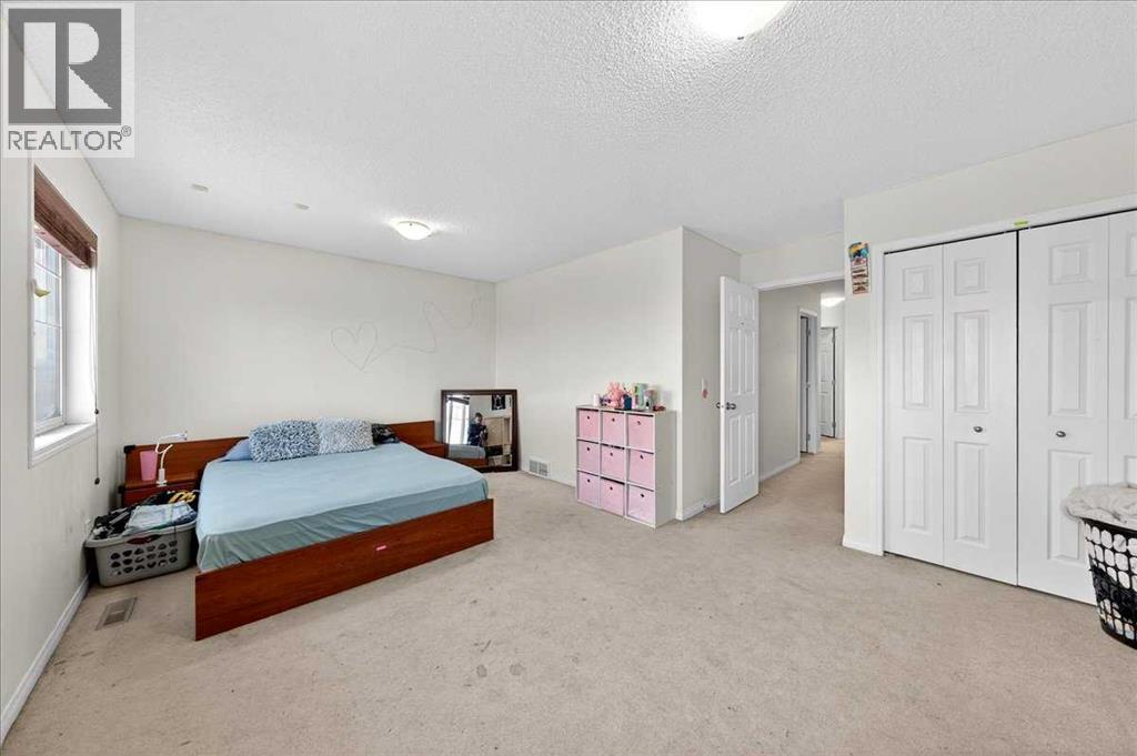 34 Saddlecrest Crescent NE - 36