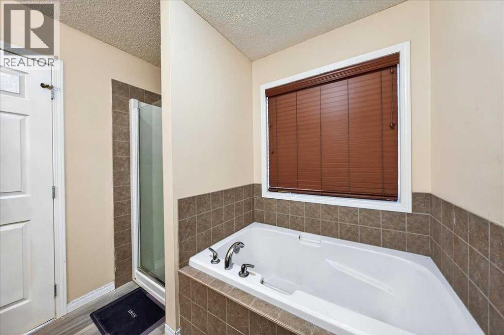 34 Saddlecrest Crescent NE - 27