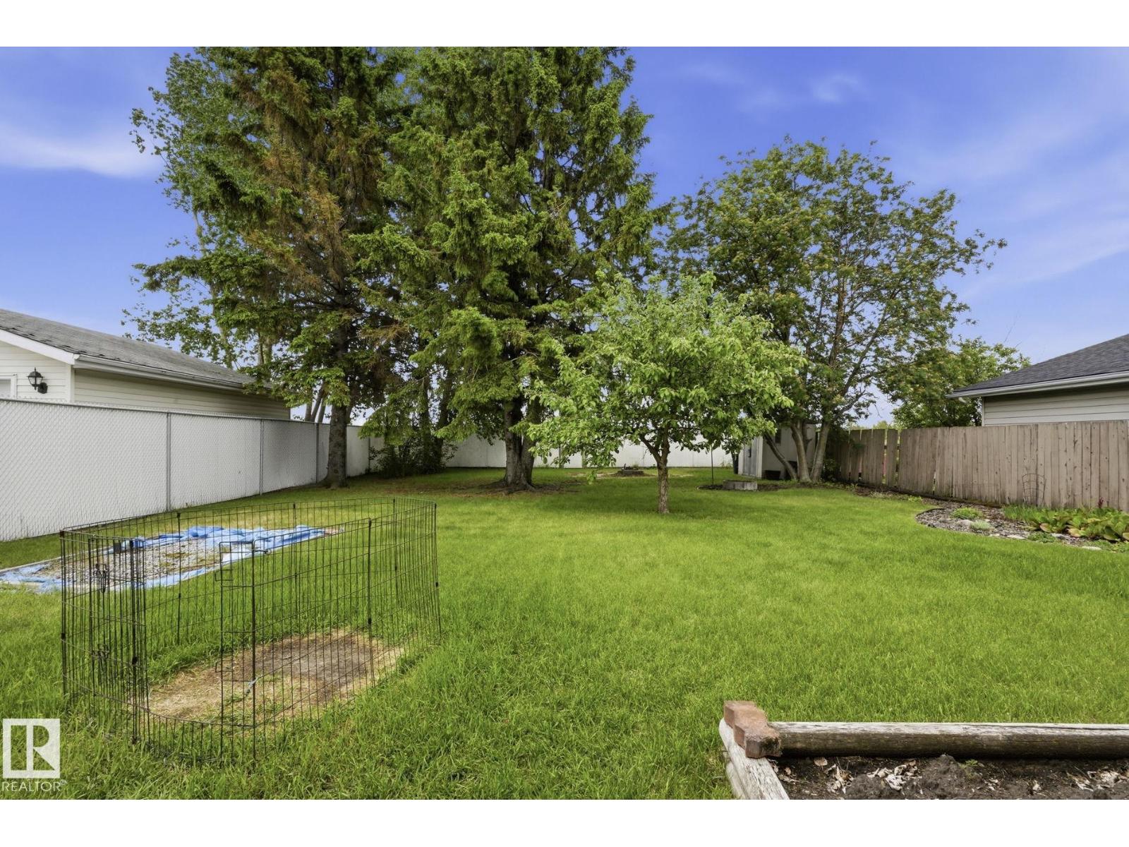 5511 10 AV NW — photo 27