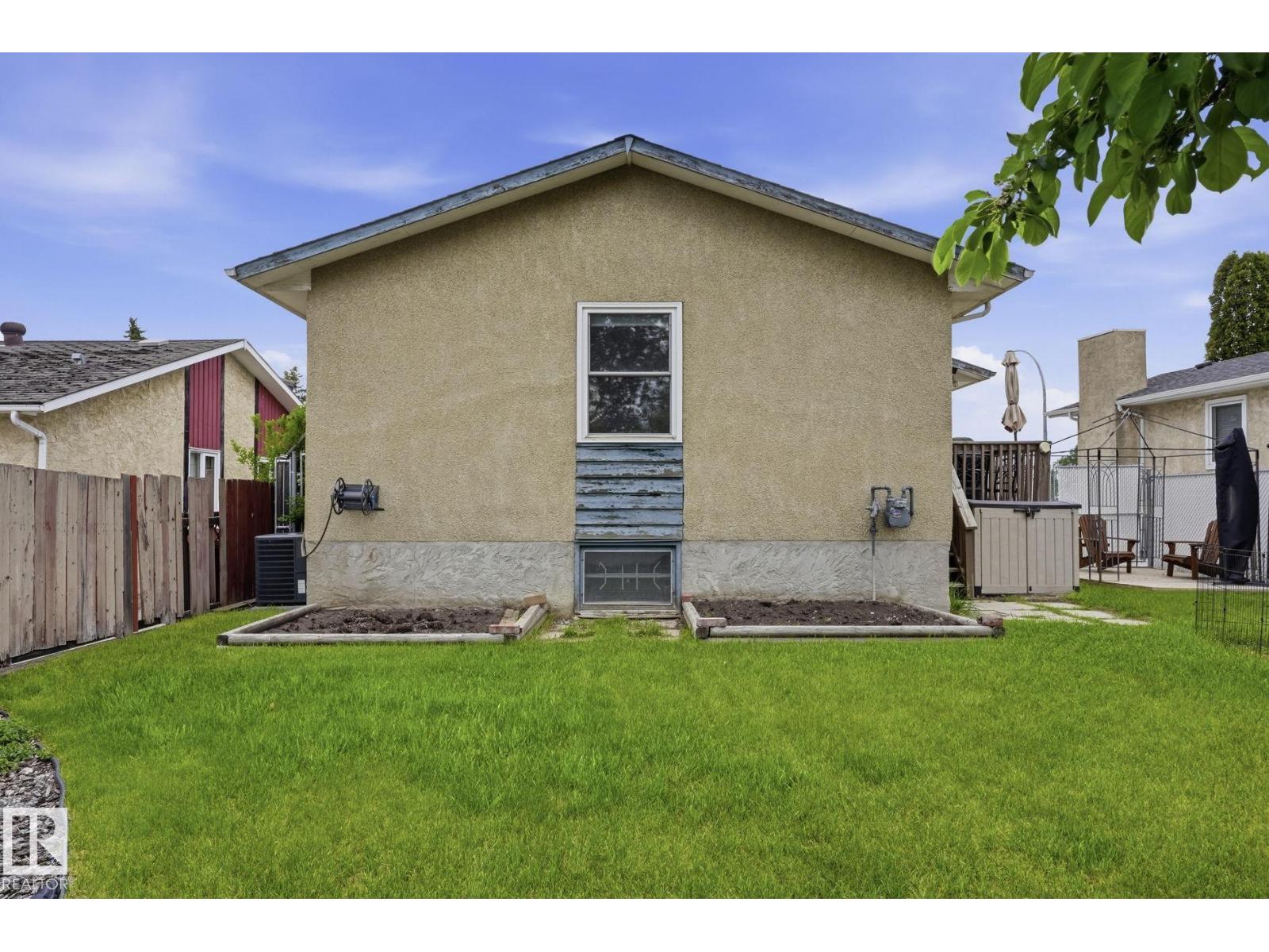 5511 10 AV NW — photo 34