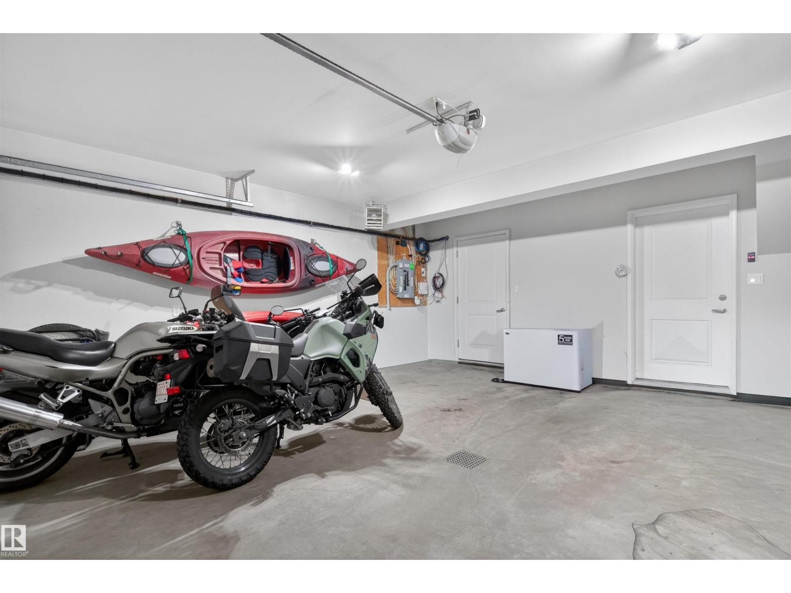 #85 8315 180 AV NW - 31