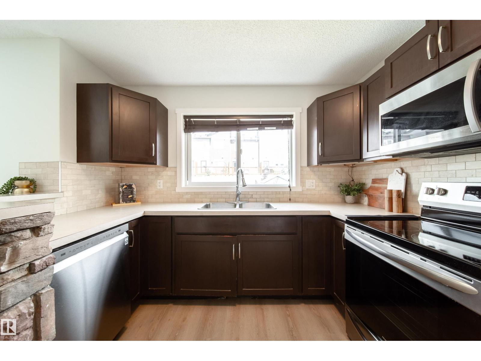405 SIMMONDS WY — photo 11