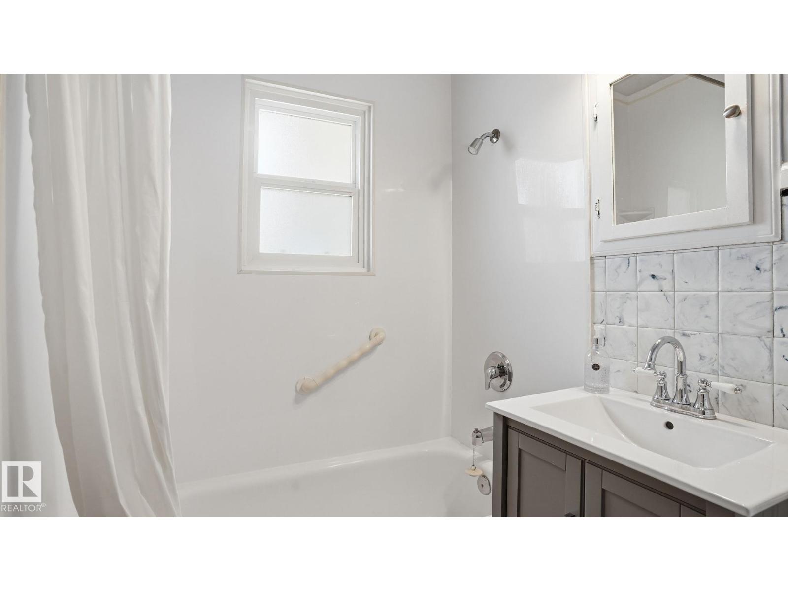 5206 45 AV — photo 17