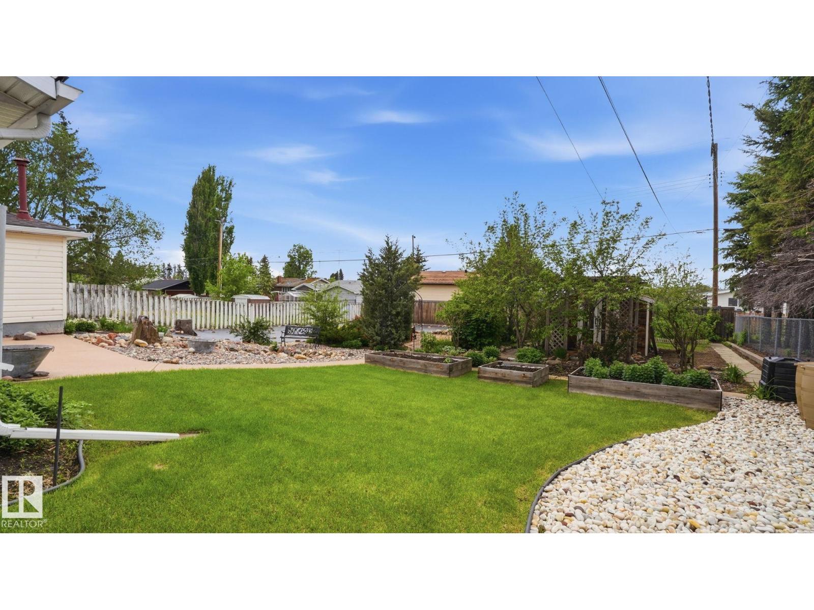 5206 45 AV — photo 30