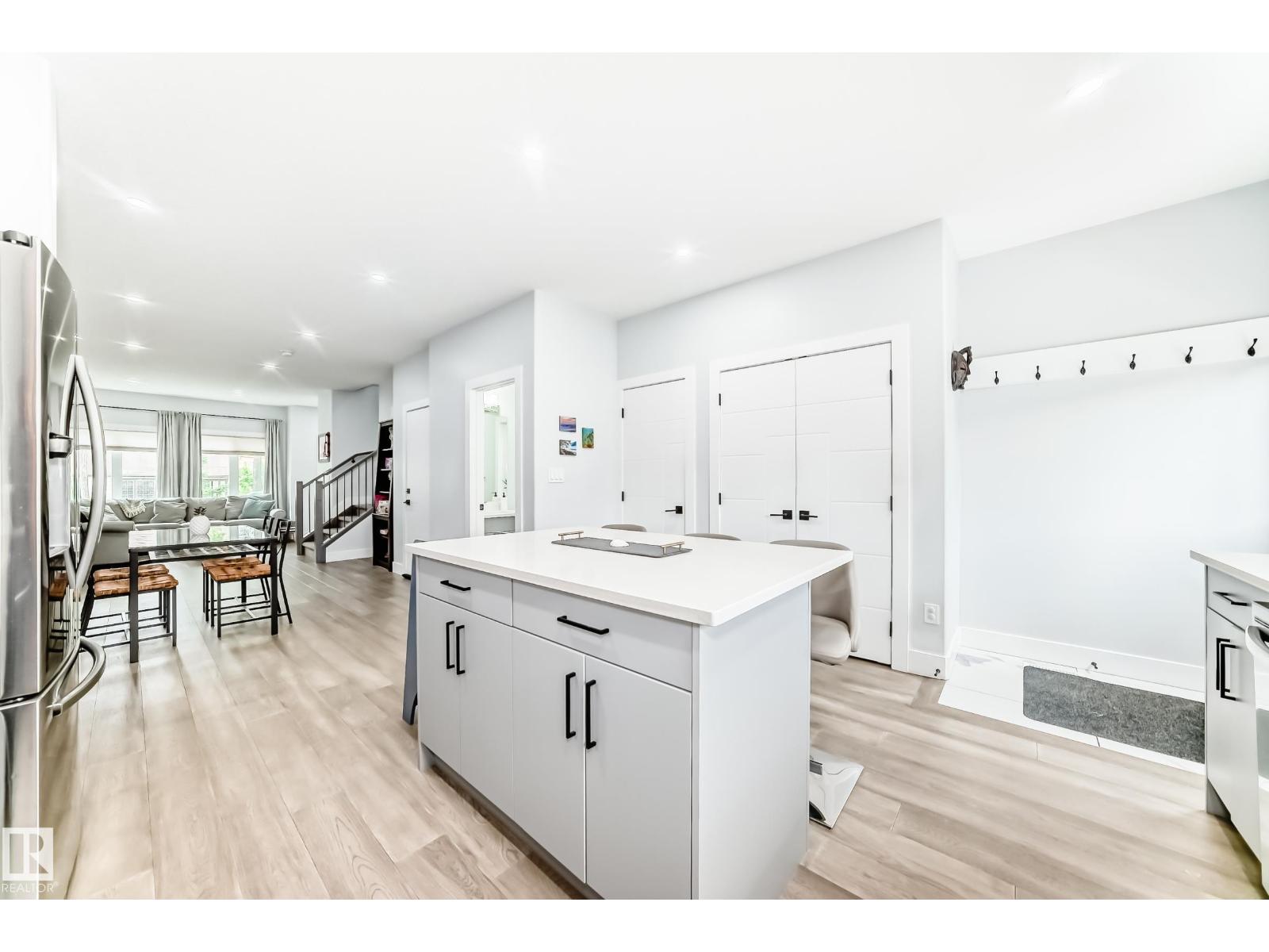 9830 73 AV NW - 12