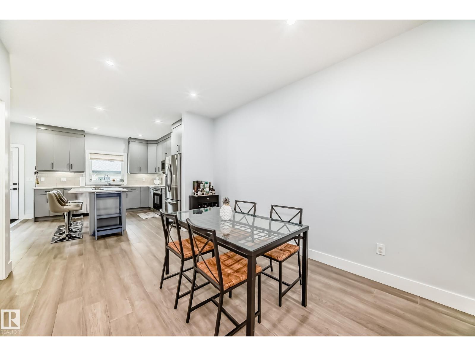 9830 73 AV NW - 15