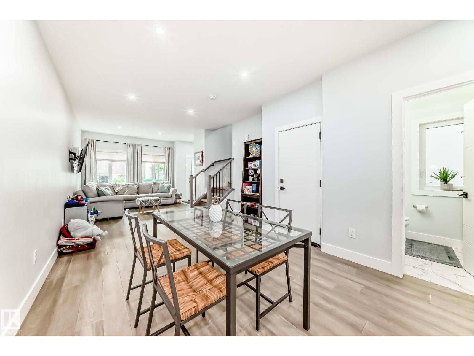9830 73 AV NW - 17